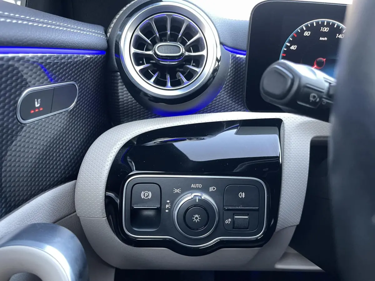 180 AUT. MULTI BEAM|SFEERVERLICHTING|DISTRONIC|CARPLAY|CAMERA|CREME LEDEREN BEKLEDING|ORIGINEEL NEDERLANDS