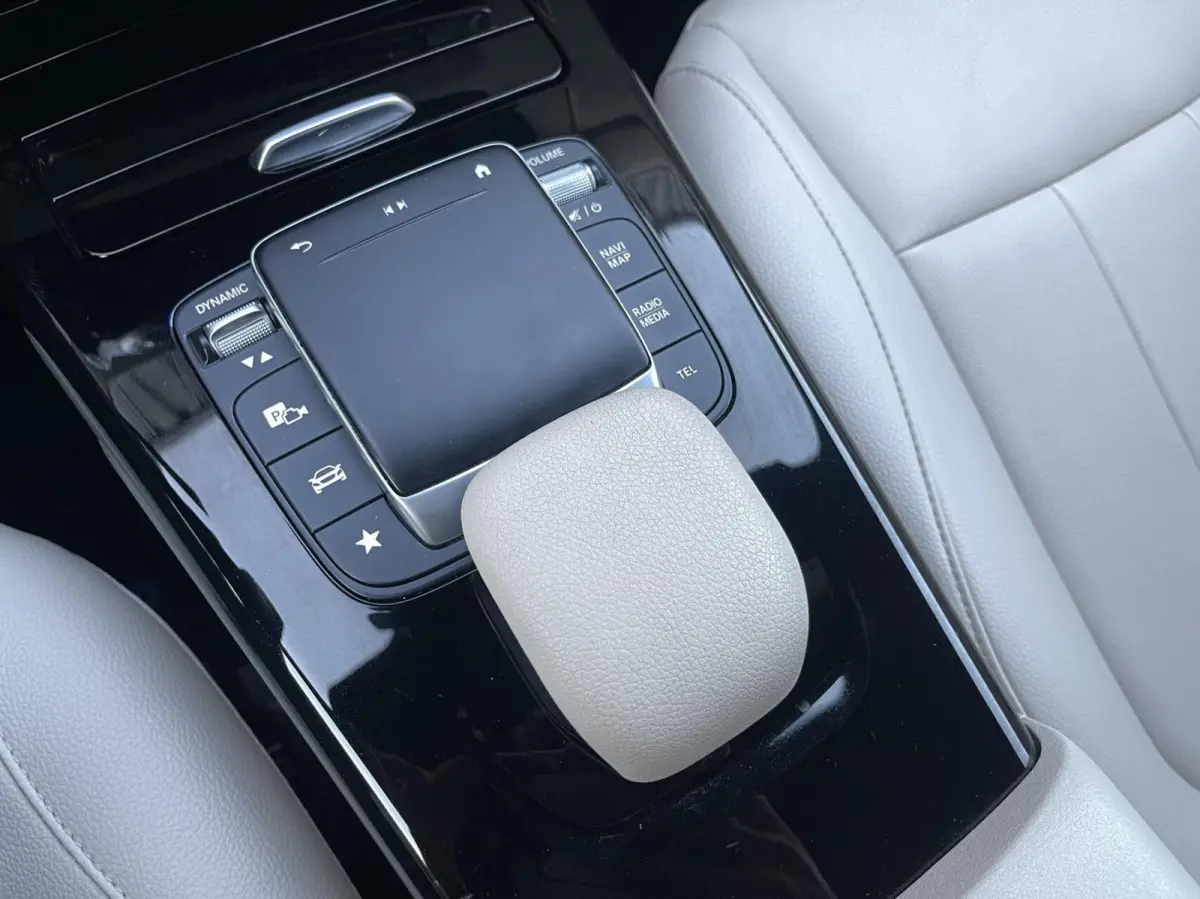 180 AUT. MULTI BEAM|SFEERVERLICHTING|DISTRONIC|CARPLAY|CAMERA|CREME LEDEREN BEKLEDING|ORIGINEEL NEDERLANDS