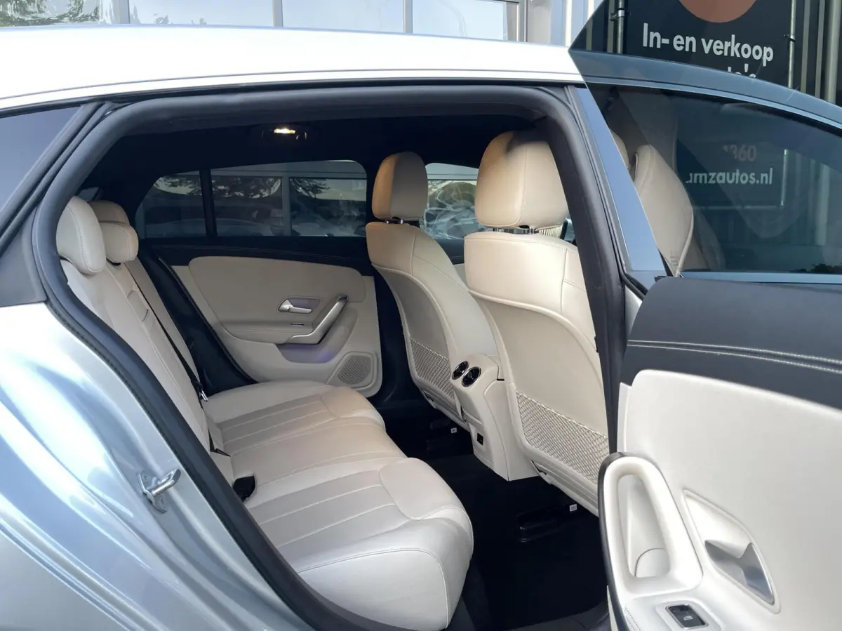 180 AUT. MULTI BEAM|SFEERVERLICHTING|DISTRONIC|CARPLAY|CAMERA|CREME LEDEREN BEKLEDING|ORIGINEEL NEDERLANDS