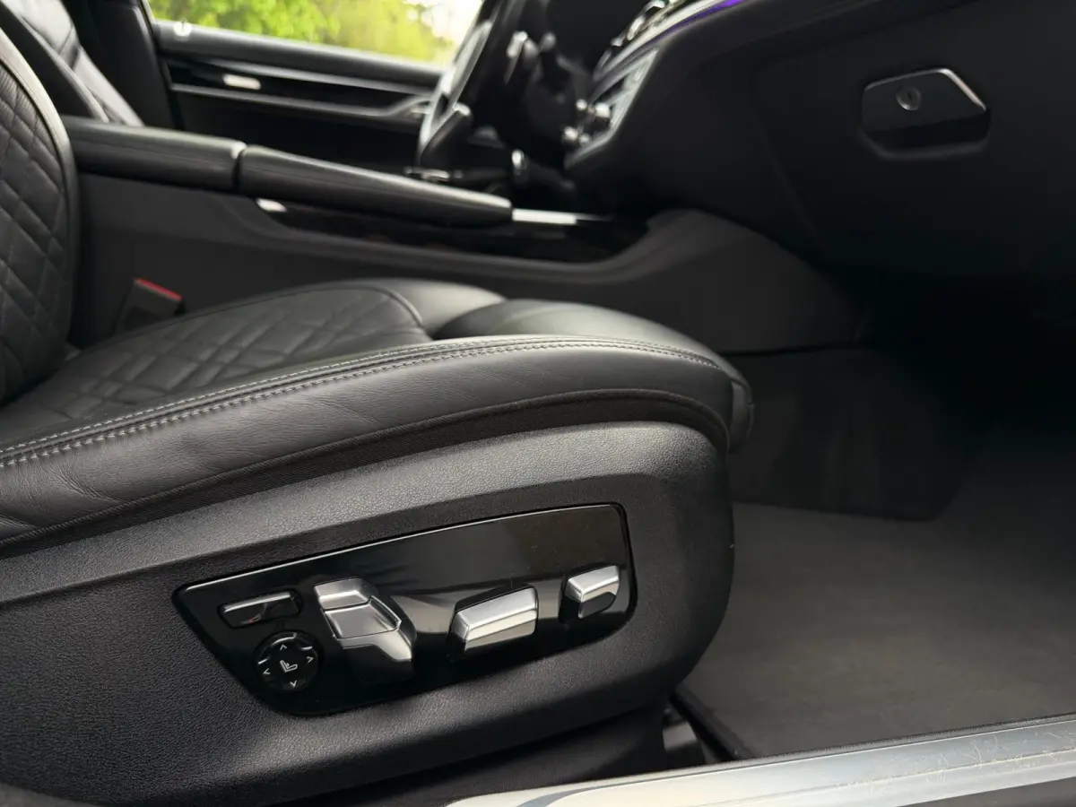 745e M-Sport Shadowline Schuifdak Donington Grau