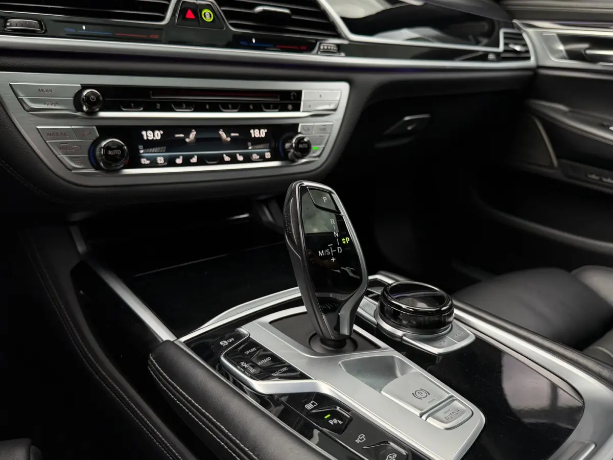745e M-Sport Shadowline Schuifdak Donington Grau