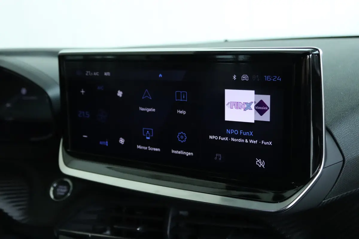 1.2 Turbo 100 Allure | Cruise Control | Navigatie | Keyless | Sensoren | Carplay | Climate | LED | 17 Inch