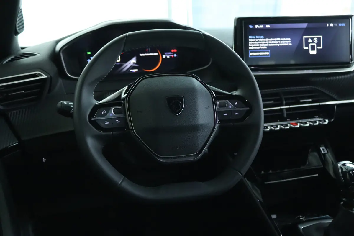 1.2 Turbo 100 Allure | Cruise Control | Navigatie | Keyless | Sensoren | Carplay | Climate | LED | 17 Inch