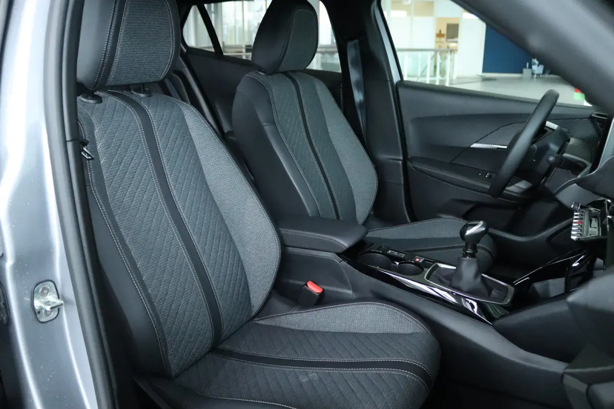 1.2 Turbo 100 Allure | Cruise Control | Navigatie | Keyless | Sensoren | Carplay | Climate | LED | 17 Inch
