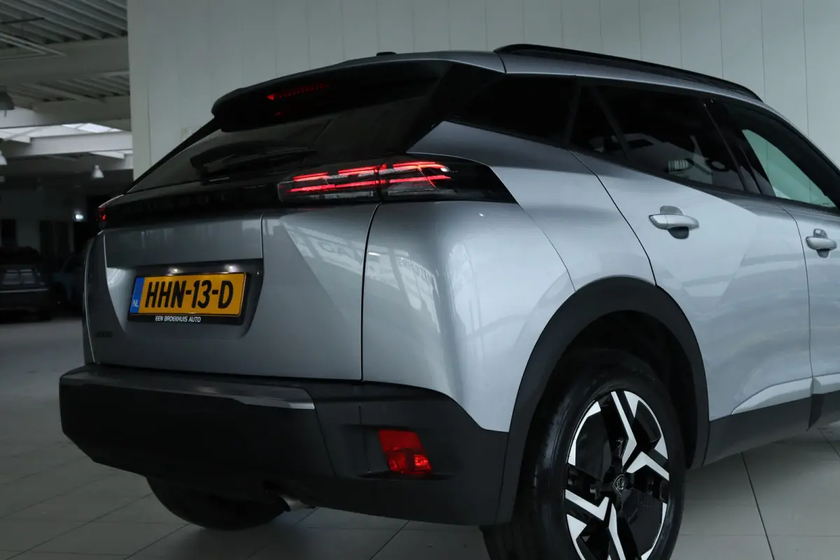 1.2 Turbo 100 Allure | Cruise Control | Navigatie | Keyless | Sensoren | Carplay | Climate | LED | 17 Inch