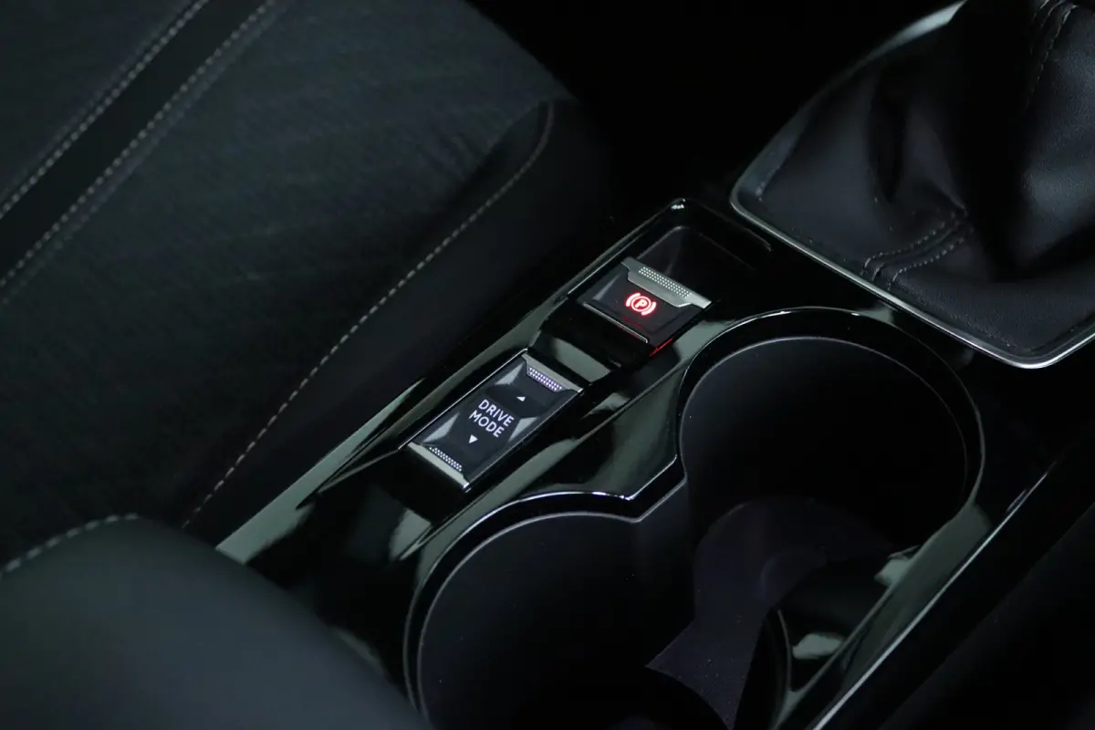 1.2 Turbo 100 Allure | Cruise Control | Navigatie | Keyless | Sensoren | Carplay | Climate | LED | 17 Inch