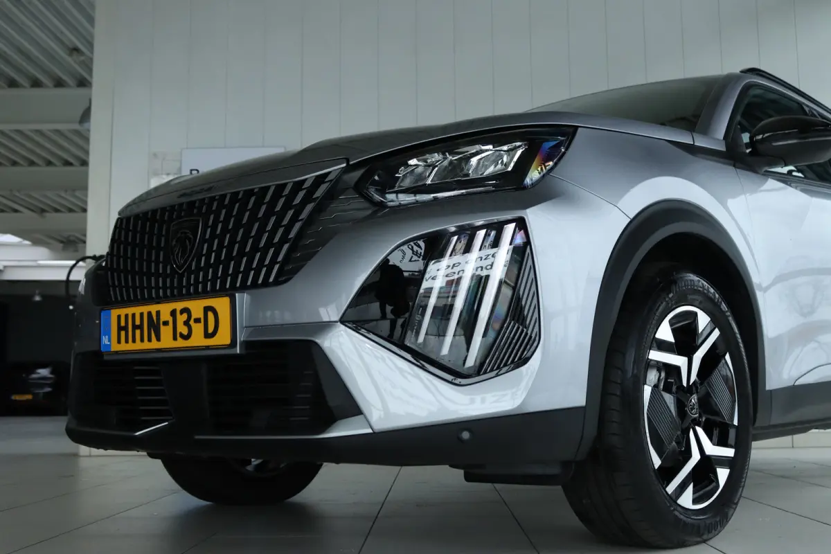 1.2 Turbo 100 Allure | Cruise Control | Navigatie | Keyless | Sensoren | Carplay | Climate | LED | 17 Inch