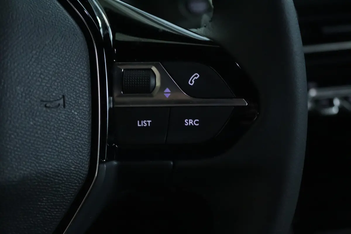 1.2 Turbo 100 Allure | Cruise Control | Navigatie | Keyless | Sensoren | Carplay | Climate | LED | 17 Inch