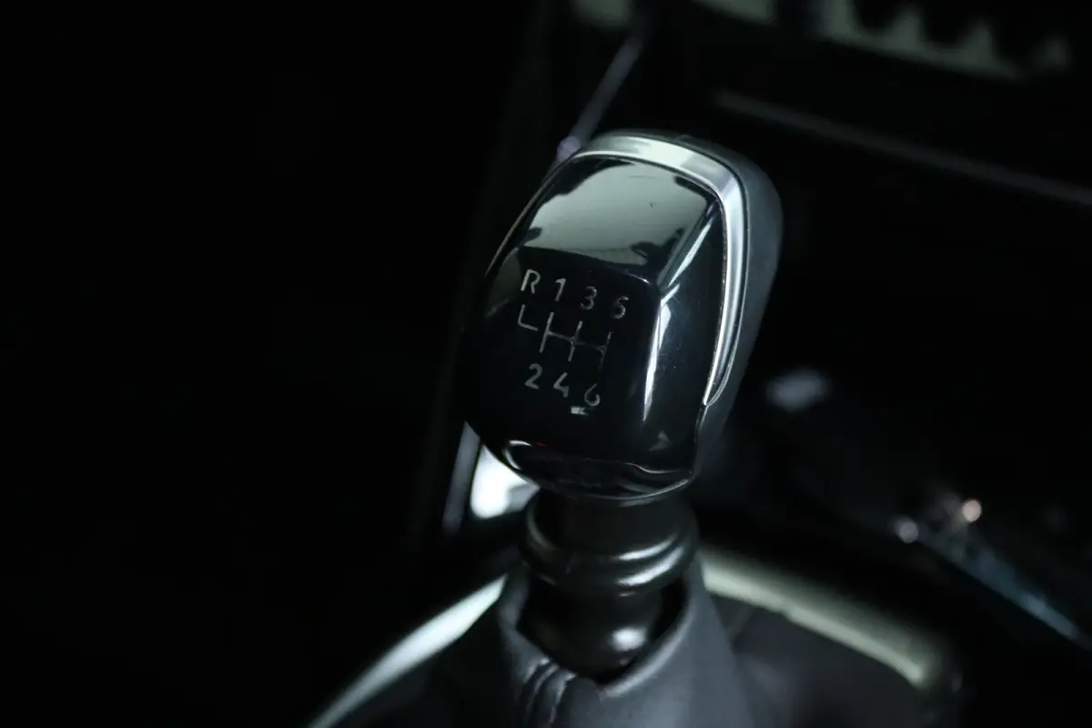 1.2 Turbo 100 Allure | Cruise Control | Navigatie | Keyless | Sensoren | Carplay | Climate | LED | 17 Inch