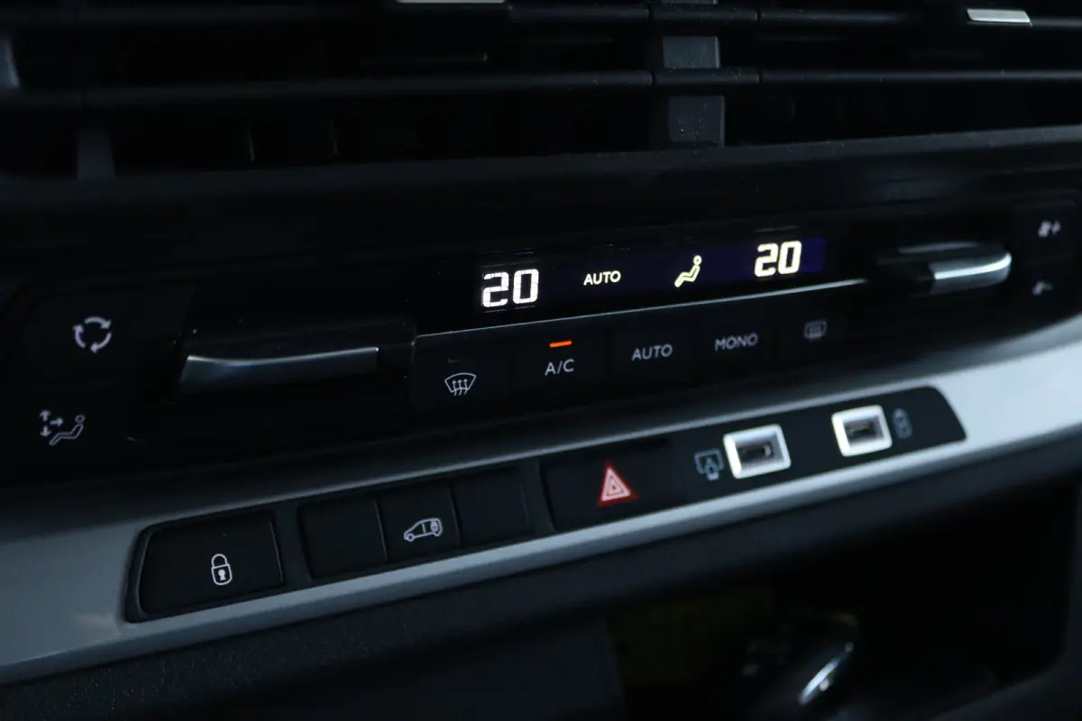 2.0 BlueHDi 145 S&S L3 | Cruise Control | Betimmering | Stuurverwarming | Keyless | Navi | Camera | Carplay | Climate |