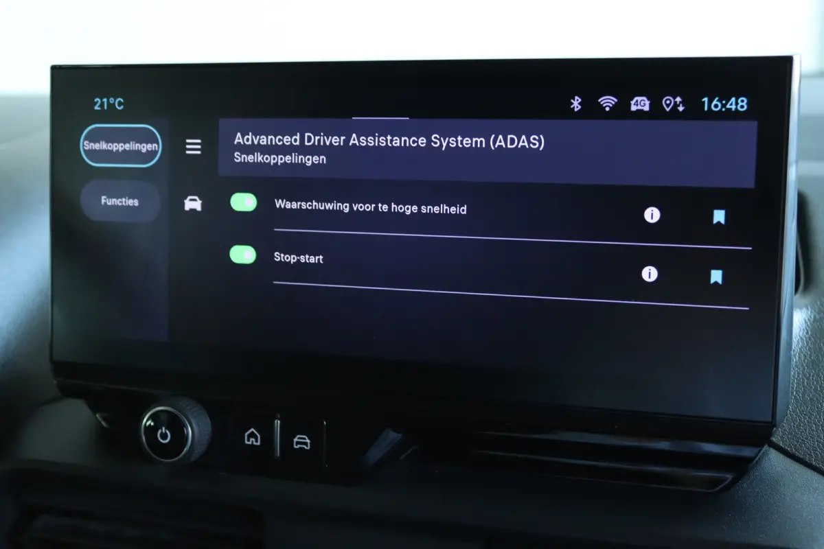 1.5D 100pk L1 | Cruise Control | Betimmering | Camera | Airco | Navigatie | Carplay | Digitale Spiegel | Virtual Cockpit