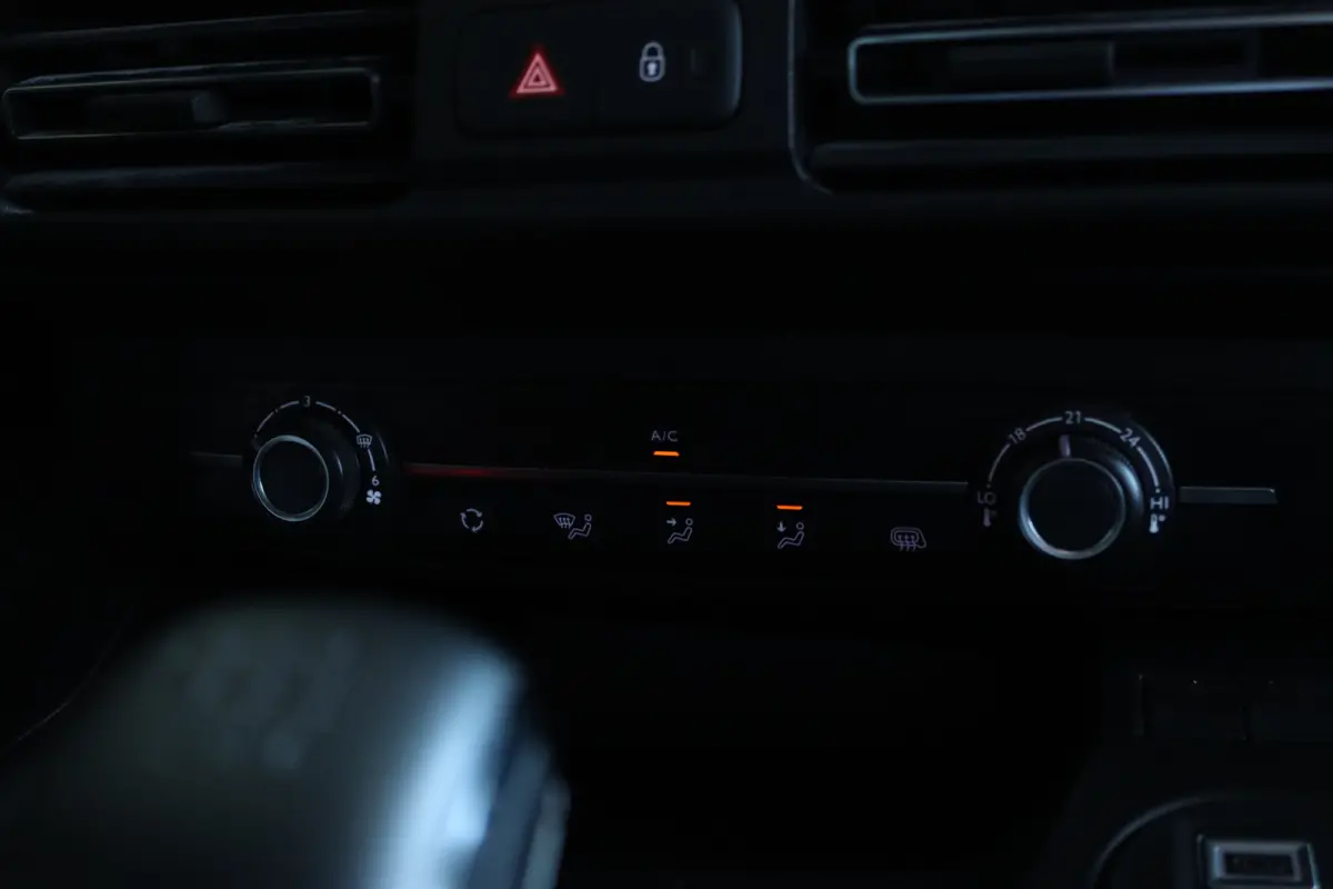 1.5D 100pk L1 | Cruise Control | Betimmering | Camera | Airco | Navigatie | Carplay | Digitale Spiegel | Virtual Cockpit