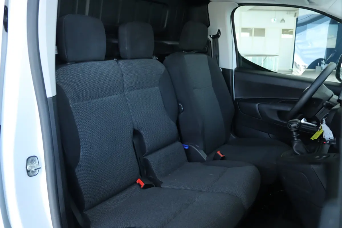 1.5D 100pk L1 | Cruise Control | Betimmering | Camera | Airco | Navigatie | Carplay | Digitale Spiegel | Virtual Cockpit