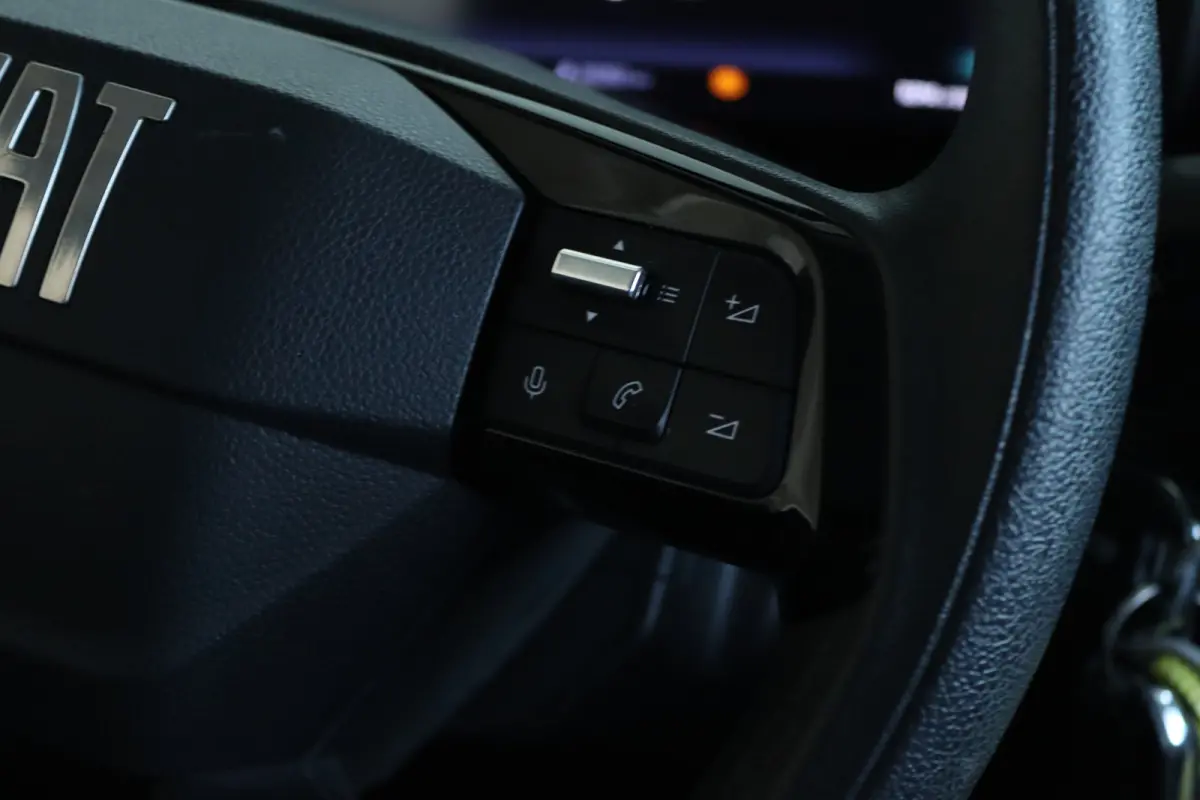 1.5D 100pk L1 | Cruise Control | Betimmering | Camera | Airco | Navigatie | Carplay | Digitale Spiegel | Virtual Cockpit