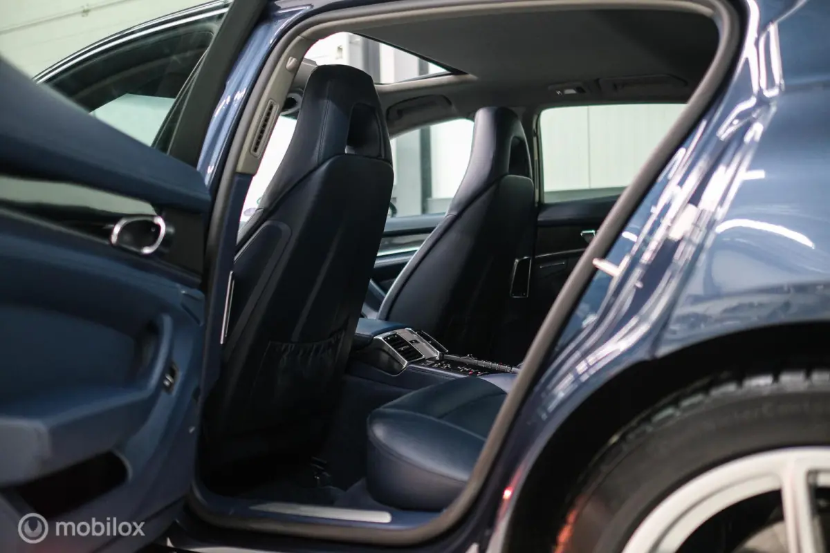 3.0 S Hybrid | Yachting Blue | Executive Rear Seat | youngtimer | winter + zomerset | uniek | Blauw interieur |