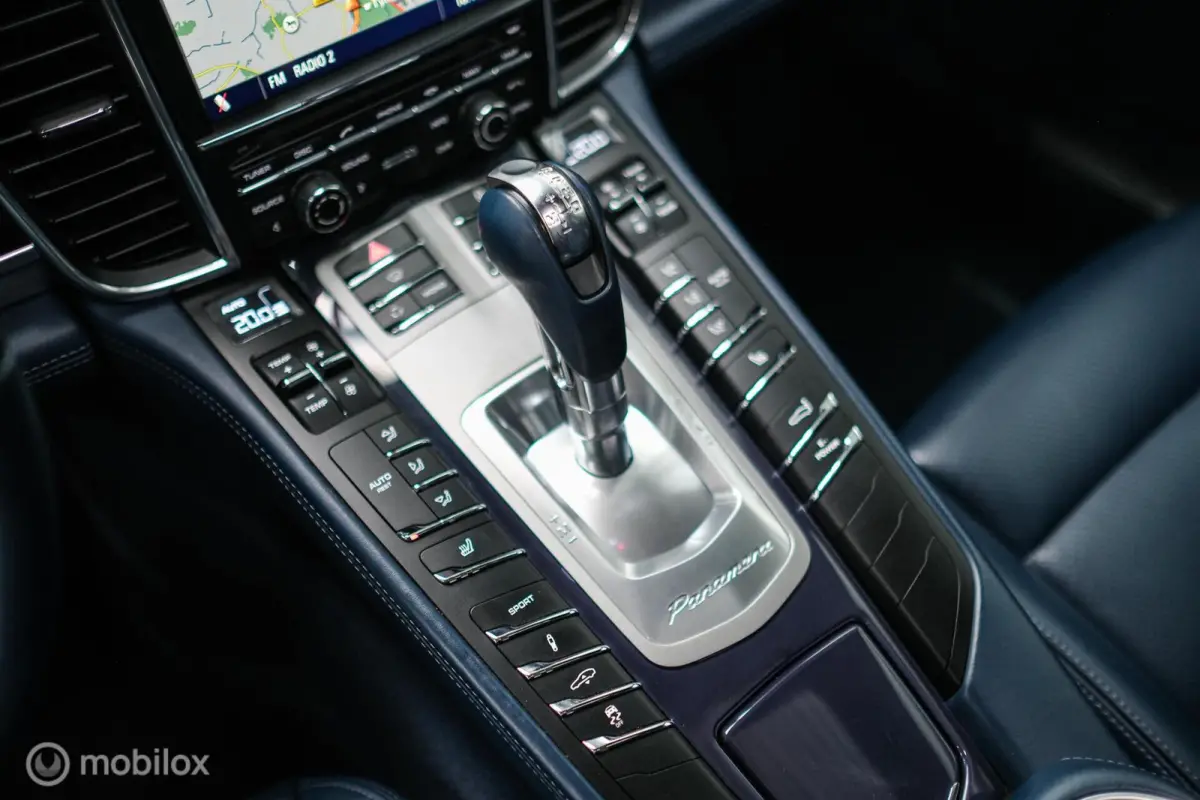 3.0 S Hybrid | Yachting Blue | Executive Rear Seat | youngtimer | winter + zomerset | uniek | Blauw interieur |