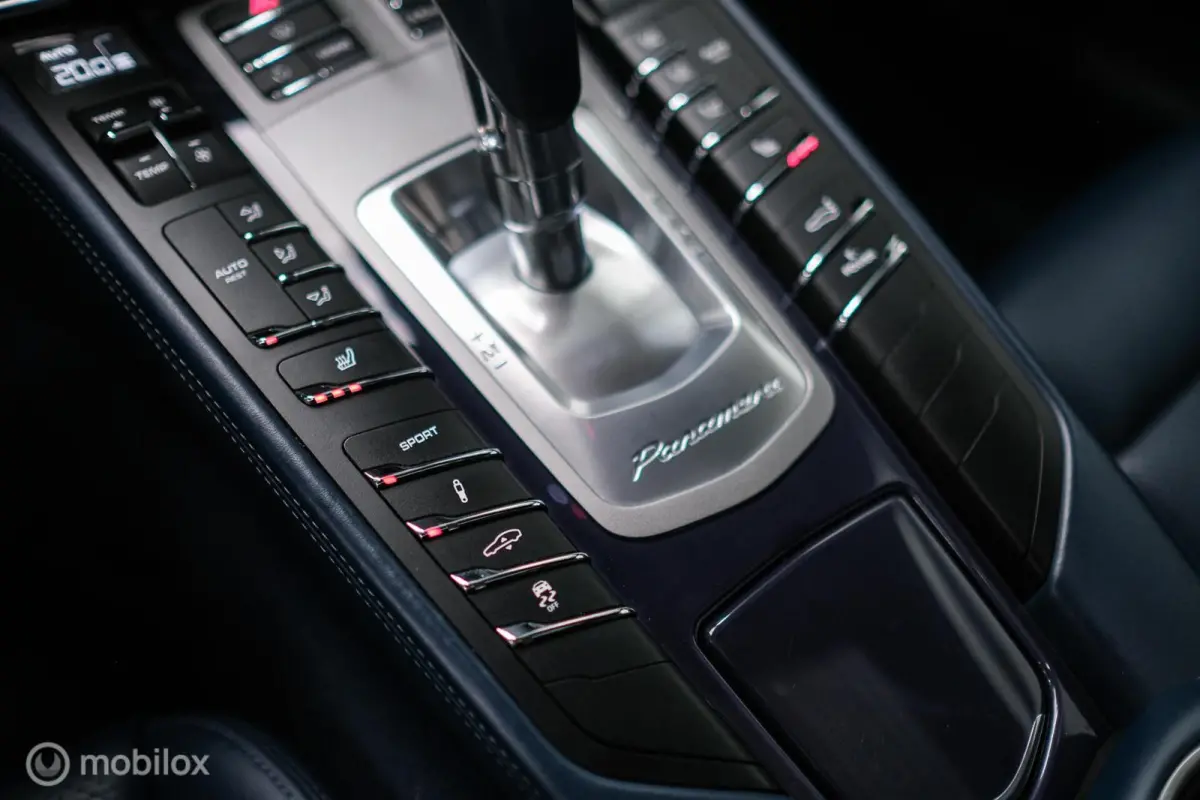 3.0 S Hybrid | Yachting Blue | Executive Rear Seat | youngtimer | winter + zomerset | uniek | Blauw interieur |