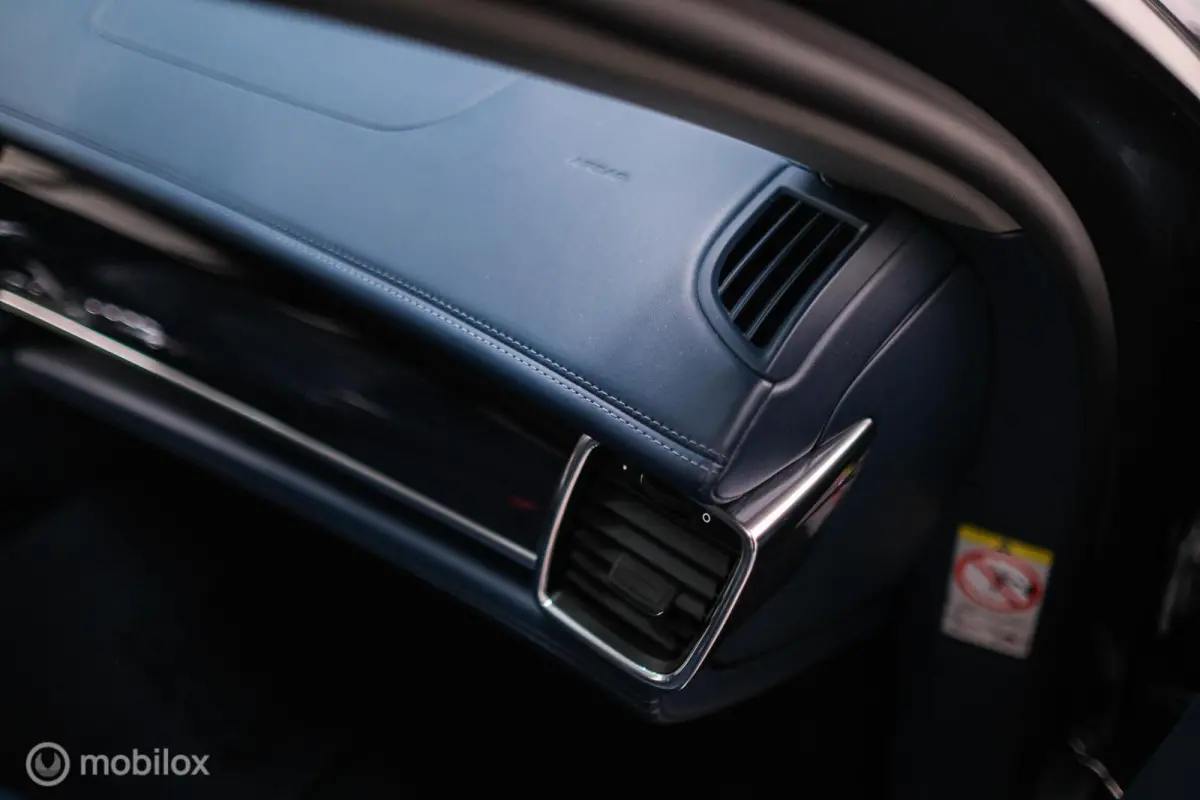 3.0 S Hybrid | Yachting Blue | Executive Rear Seat | youngtimer | winter + zomerset | uniek | Blauw interieur |