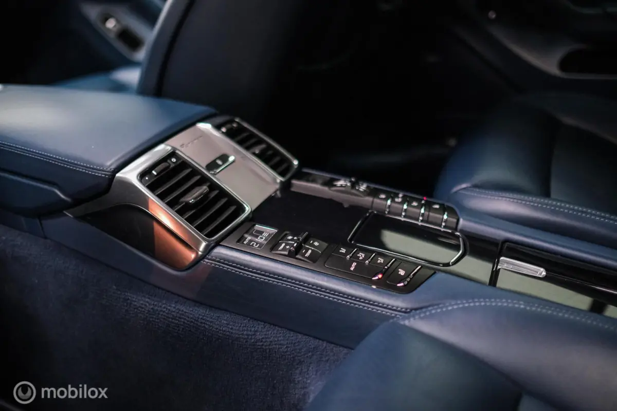 3.0 S Hybrid | Yachting Blue | Executive Rear Seat | youngtimer | winter + zomerset | uniek | Blauw interieur |