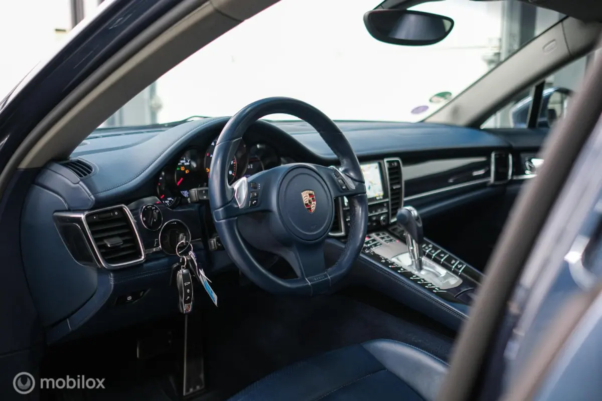 3.0 S Hybrid | Yachting Blue | Executive Rear Seat | youngtimer | winter + zomerset | uniek | Blauw interieur |