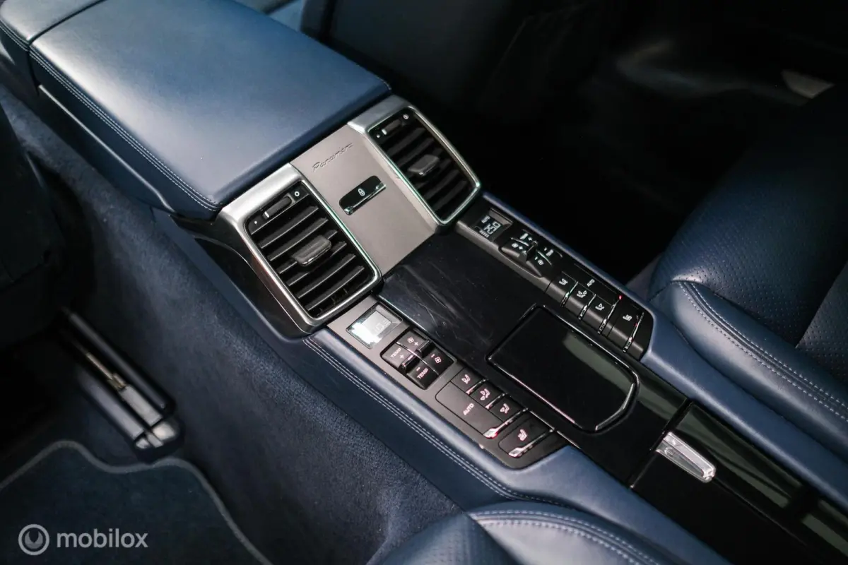 3.0 S Hybrid | Yachting Blue | Executive Rear Seat | youngtimer | winter + zomerset | uniek | Blauw interieur |