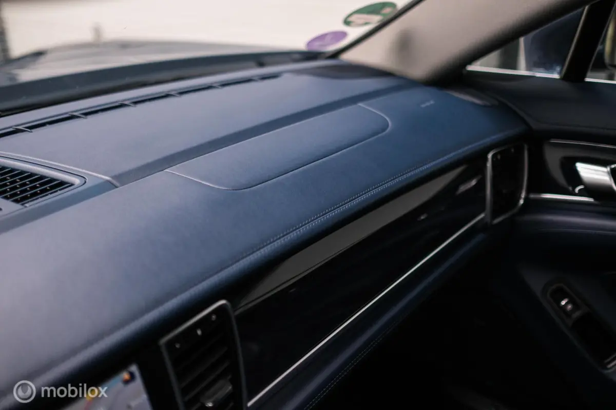 3.0 S Hybrid | Yachting Blue | Executive Rear Seat | youngtimer | winter + zomerset | uniek | Blauw interieur |
