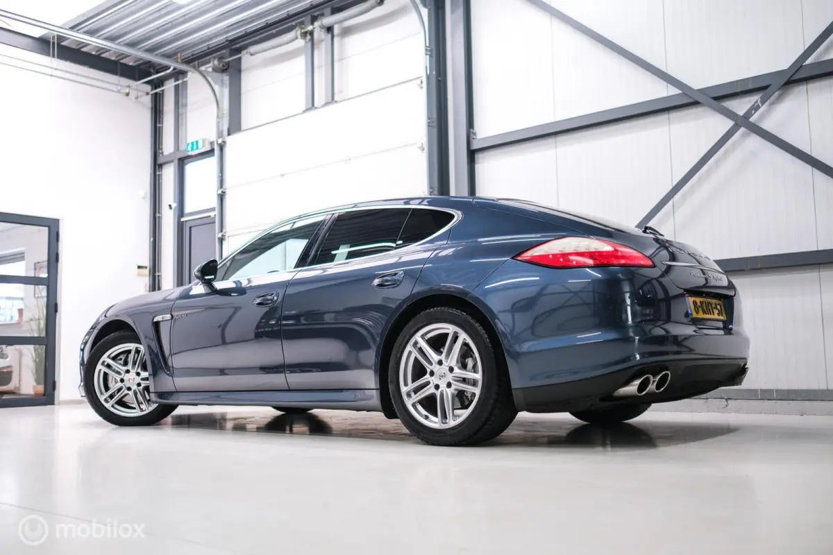 3.0 S Hybrid | Yachting Blue | Executive Rear Seat | youngtimer | winter + zomerset | uniek | Blauw interieur |