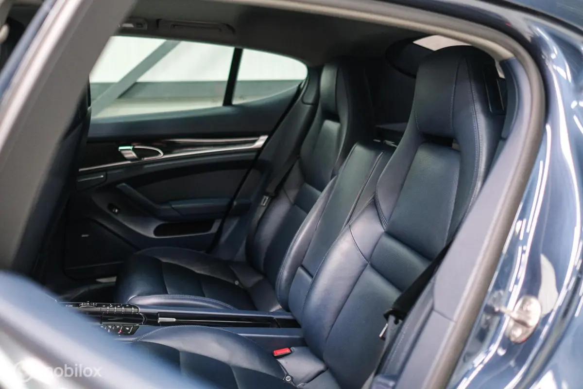 3.0 S Hybrid | Yachting Blue | Executive Rear Seat | youngtimer | winter + zomerset | uniek | Blauw interieur |
