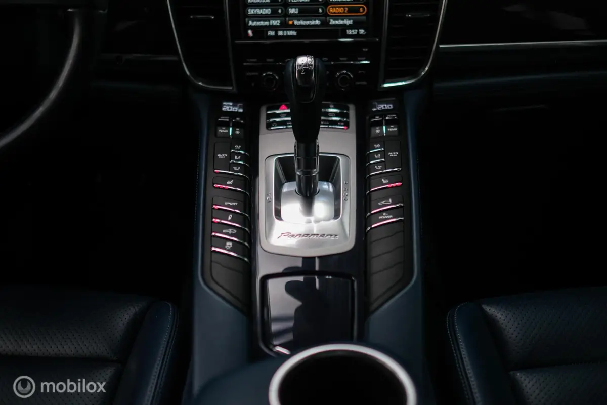 3.0 S Hybrid | Yachting Blue | Executive Rear Seat | youngtimer | winter + zomerset | uniek | Blauw interieur |