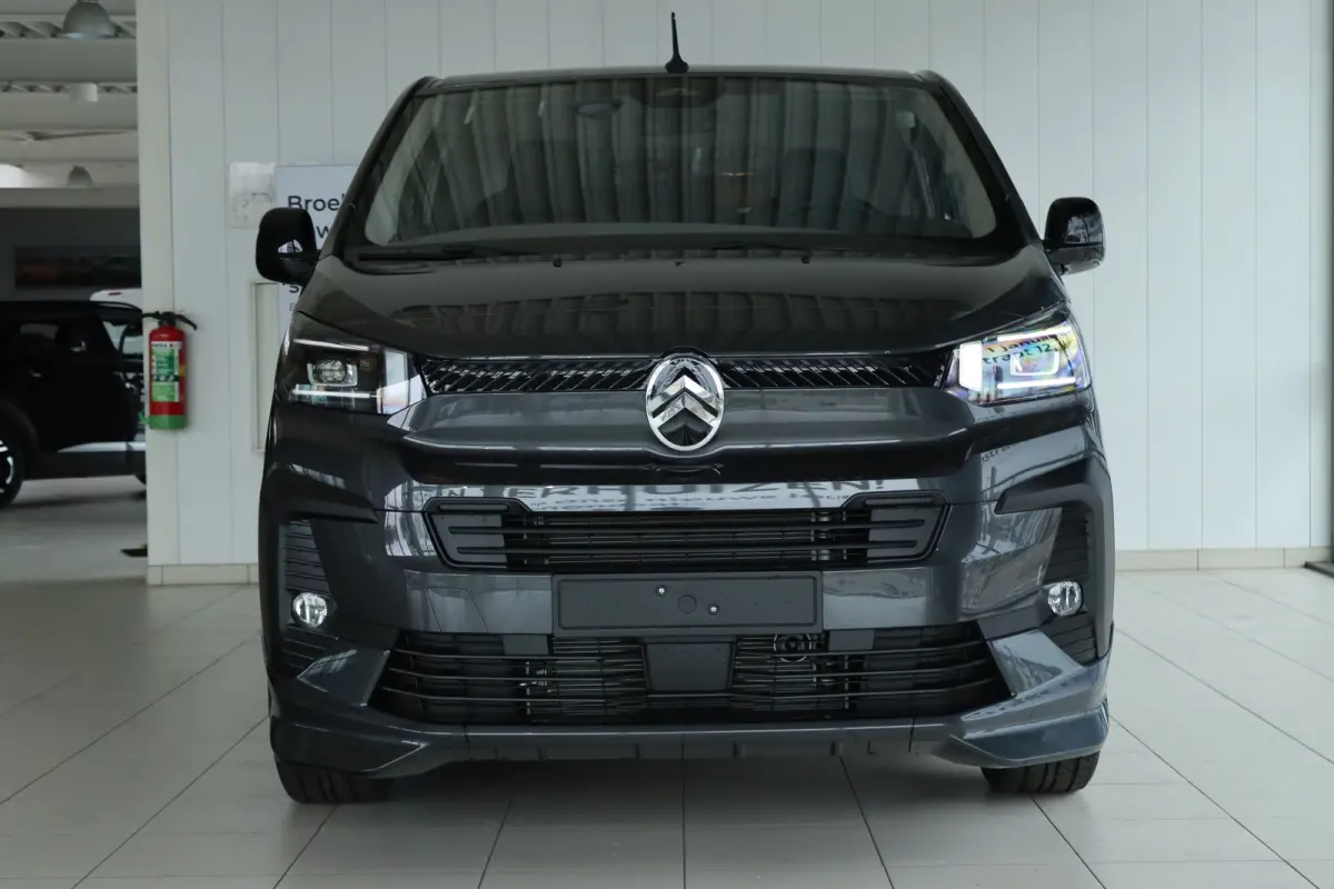 L3 136 75 kWh STX EDITION | LED | Stoel+Stuurverwarming | Betimmering | Leder | Camera | Navi | Carplay | Climate | LMV |