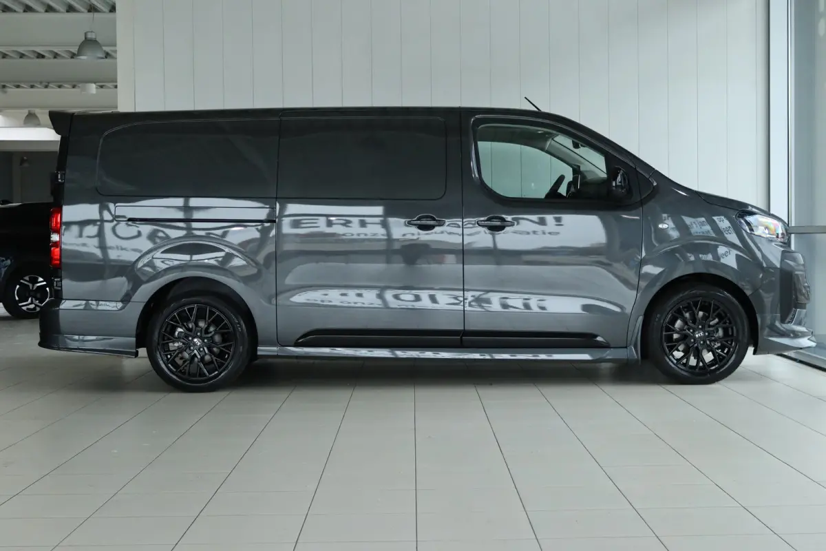 L3 136 75 kWh STX EDITION | LED | Stoel+Stuurverwarming | Betimmering | Leder | Camera | Navi | Carplay | Climate | LMV |