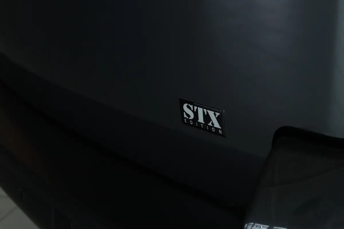 L3 136 75 kWh STX EDITION | LED | Stoel+Stuurverwarming | Betimmering | Leder | Camera | Navi | Carplay | Climate | LMV |