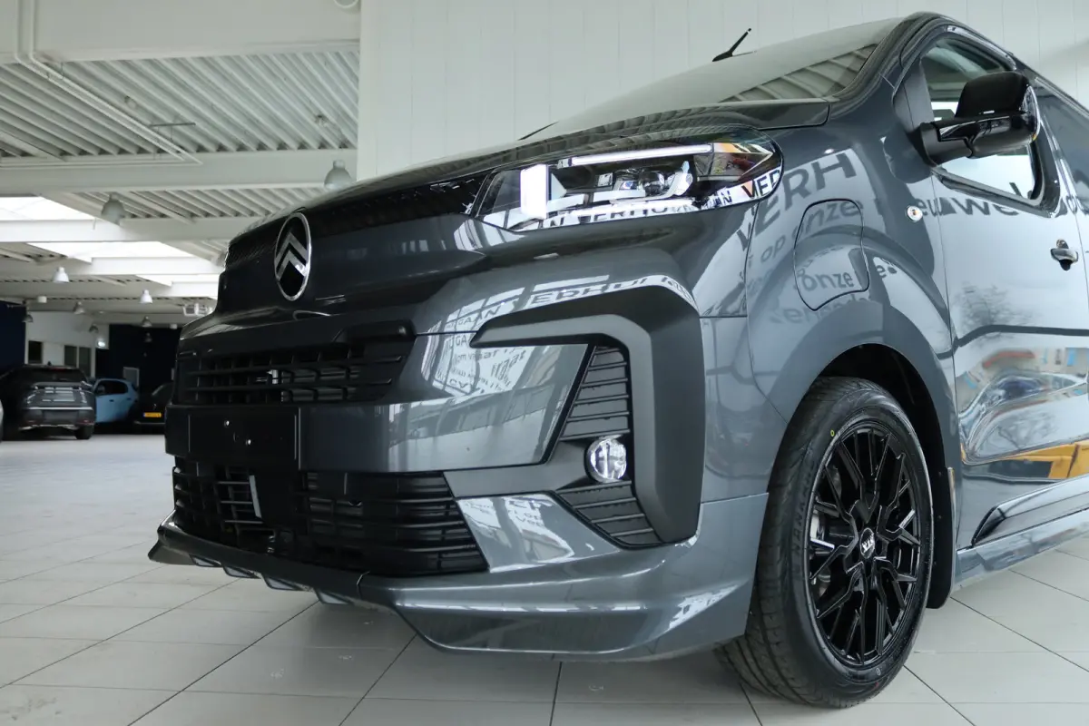 L3 136 75 kWh STX EDITION | LED | Stoel+Stuurverwarming | Betimmering | Leder | Camera | Navi | Carplay | Climate | LMV |