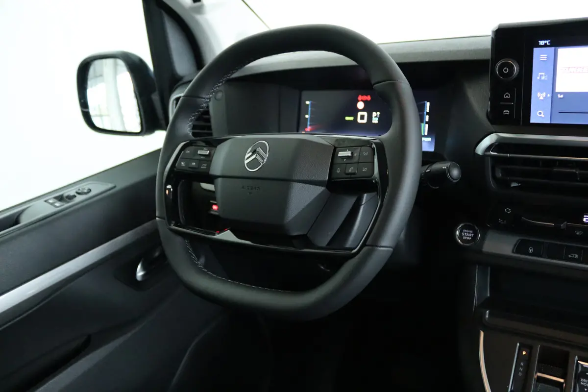 L3 136 75 kWh STX EDITION | LED | Stoel+Stuurverwarming | Betimmering | Leder | Camera | Navi | Carplay | Climate | LMV |