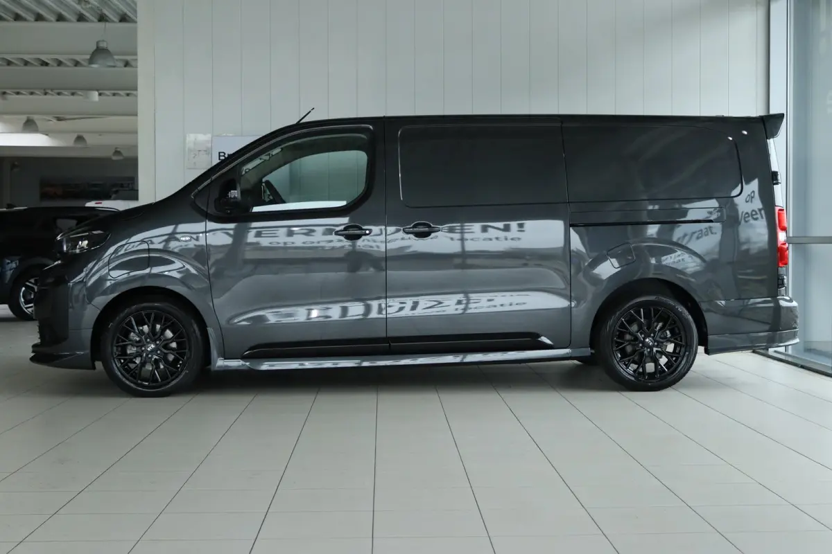 L3 136 75 kWh STX EDITION | LED | Stoel+Stuurverwarming | Betimmering | Leder | Camera | Navi | Carplay | Climate | LMV |