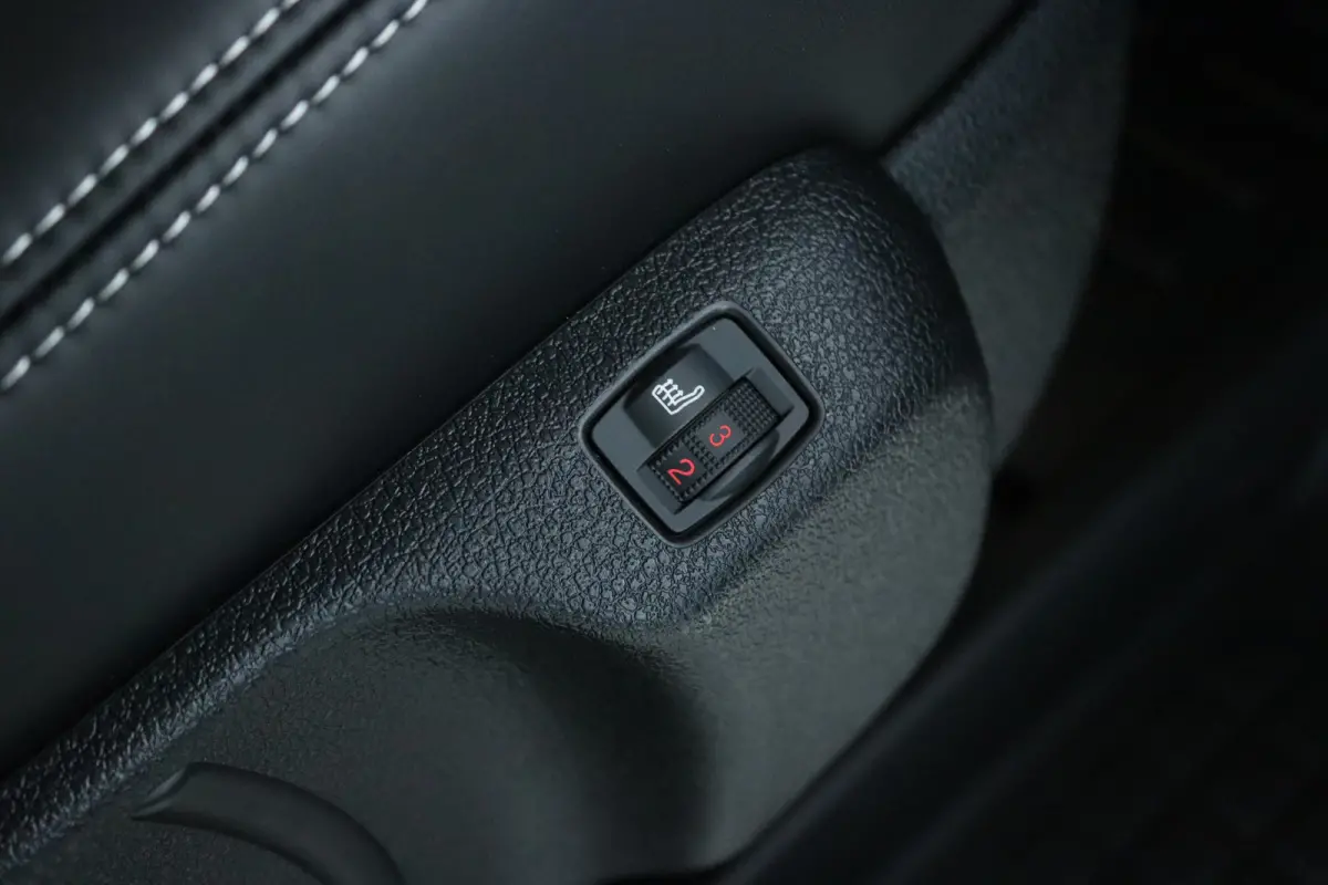 L3 136 75 kWh STX EDITION | LED | Stoel+Stuurverwarming | Betimmering | Leder | Camera | Navi | Carplay | Climate | LMV |