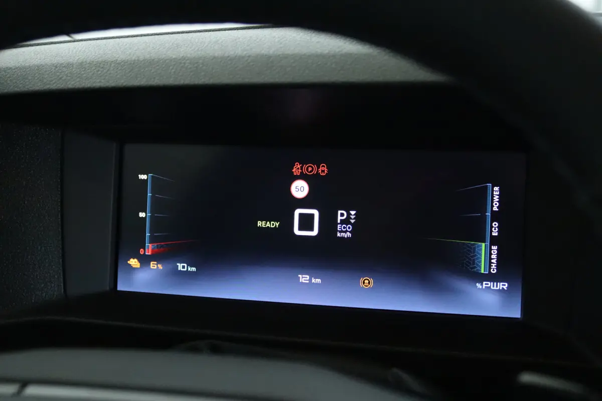 L3 136 75 kWh STX EDITION | LED | Stoel+Stuurverwarming | Betimmering | Leder | Camera | Navi | Carplay | Climate | LMV |