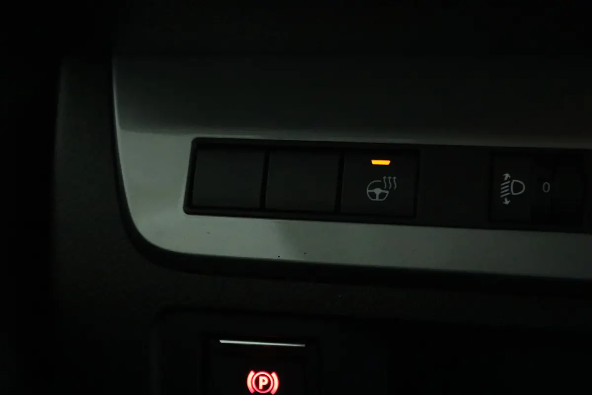 L3 136 75 kWh STX EDITION | LED | Stoel+Stuurverwarming | Betimmering | Leder | Camera | Navi | Carplay | Climate | LMV |