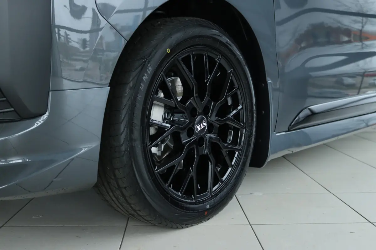 L3 136 75 kWh STX EDITION | LED | Stoel+Stuurverwarming | Betimmering | Leder | Camera | Navi | Carplay | Climate | LMV |