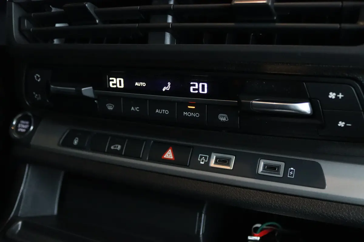 L3 136 75 kWh STX EDITION | LED | Stoel+Stuurverwarming | Betimmering | Leder | Camera | Navi | Carplay | Climate | LMV |