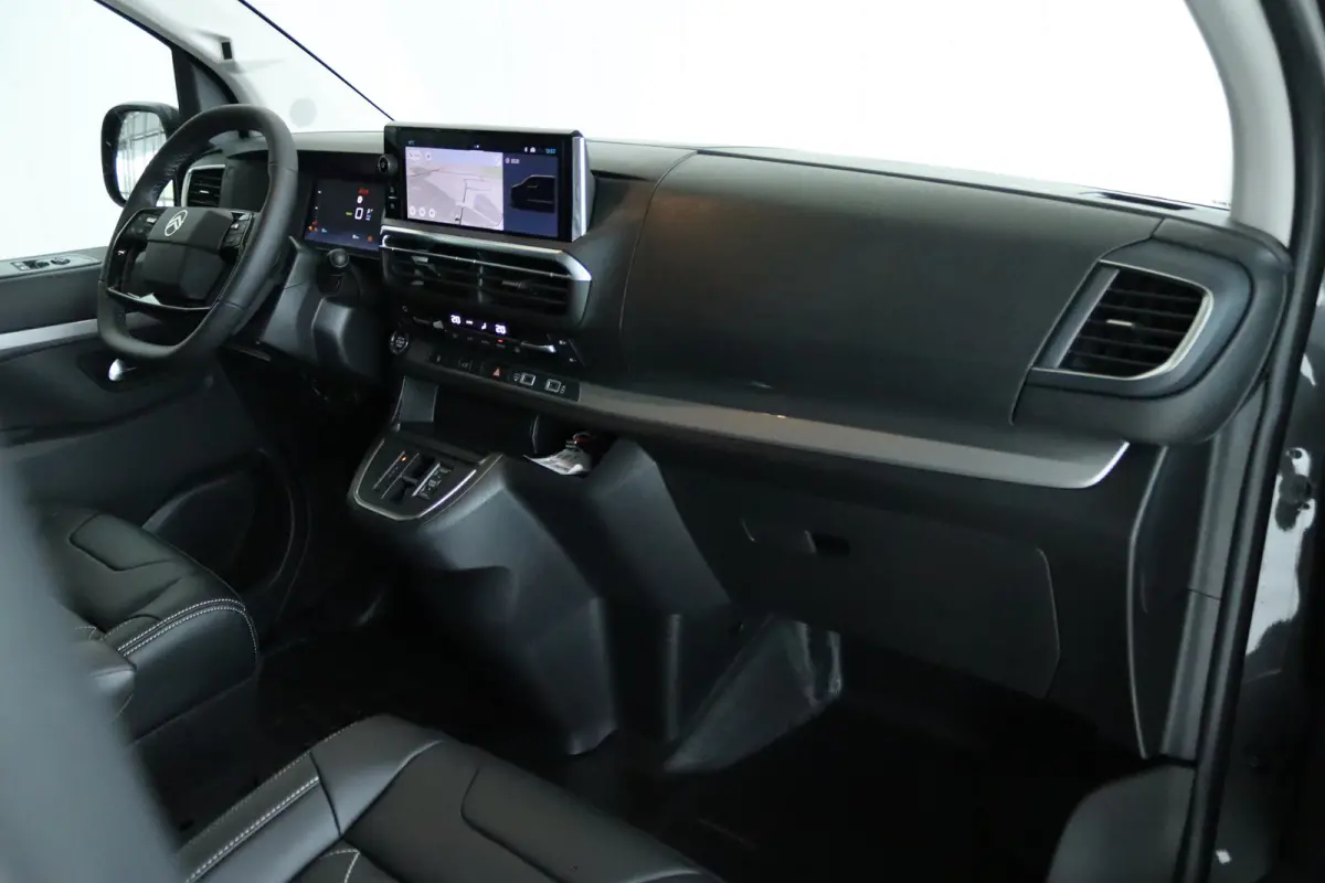 L3 136 75 kWh STX EDITION | LED | Stoel+Stuurverwarming | Betimmering | Leder | Camera | Navi | Carplay | Climate | LMV |