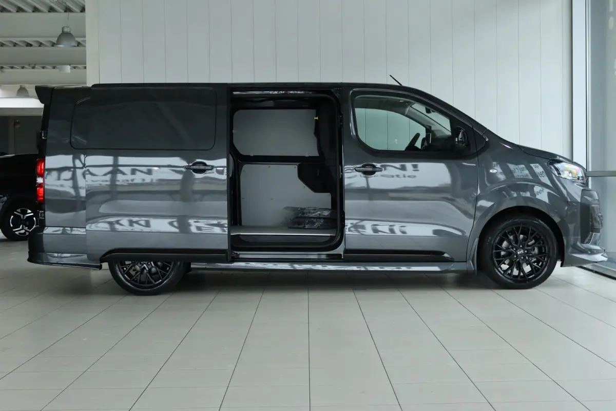 L3 136 75 kWh STX EDITION | LED | Stoel+Stuurverwarming | Betimmering | Leder | Camera | Navi | Carplay | Climate | LMV |