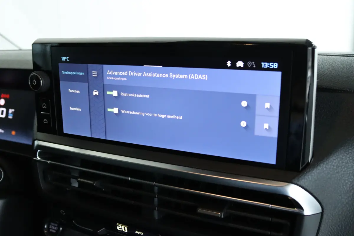 L3 136 75 kWh STX EDITION | LED | Stoel+Stuurverwarming | Betimmering | Leder | Camera | Navi | Carplay | Climate | LMV |