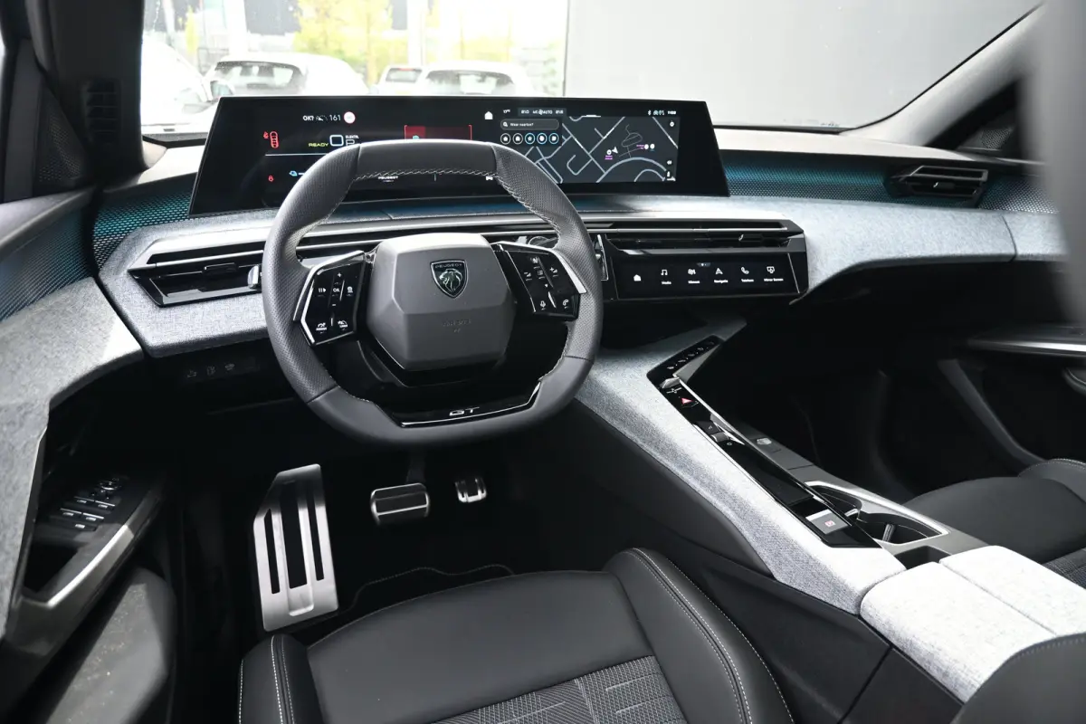 1.6 plug-in Hybrid 195 GT Exclusive Tot 8 Jaar Garantie! | Schuif-/Kanteldak | 7,4kW Lader | Adaptive Cruise | Dodehoek-Detectie | Keyless-Entry |