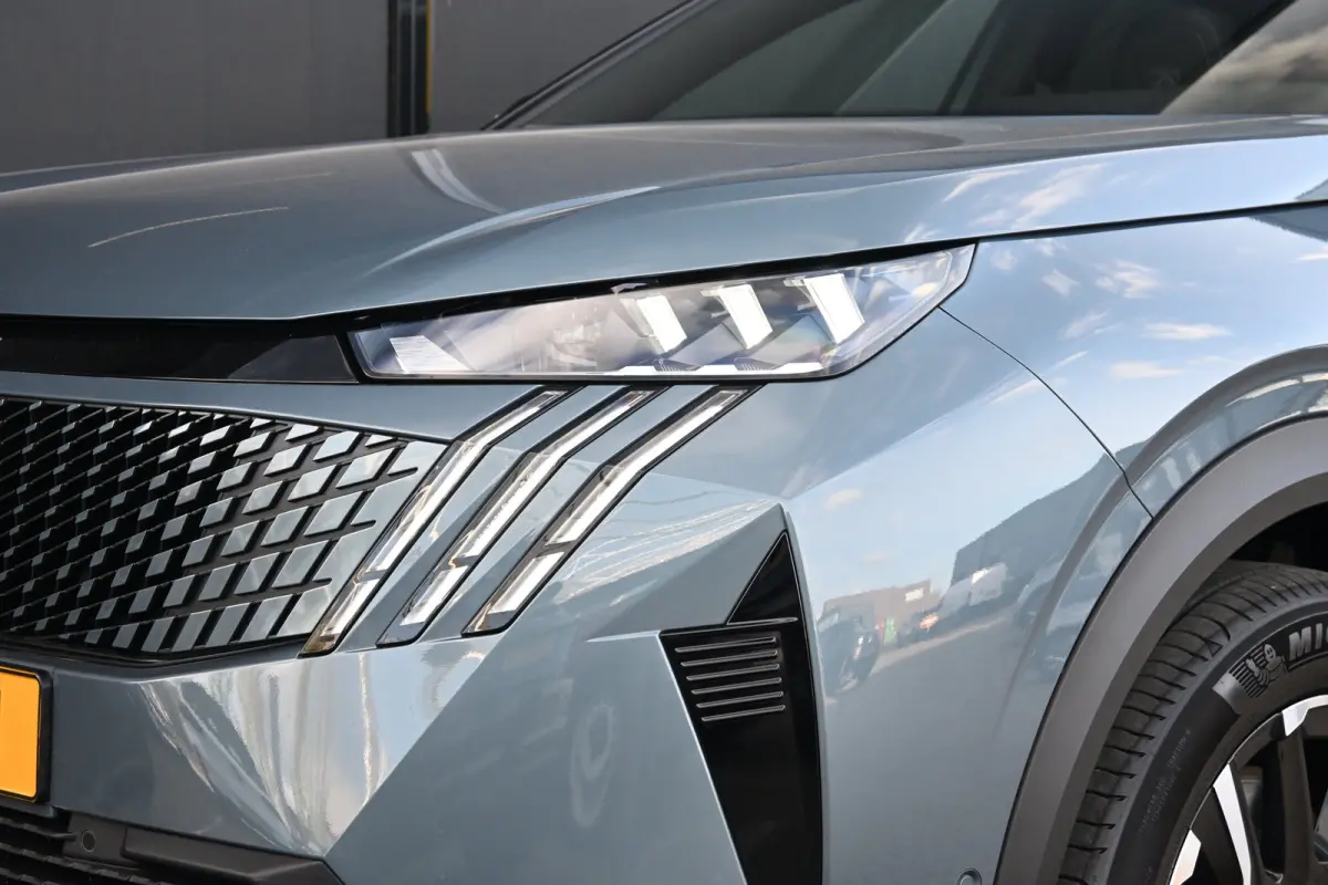 1.6 plug-in Hybrid 195 GT Exclusive Tot 8 Jaar Garantie! | Schuif-/Kanteldak | 7,4kW Lader | Adaptive Cruise | Dodehoek-Detectie | Keyless-Entry |