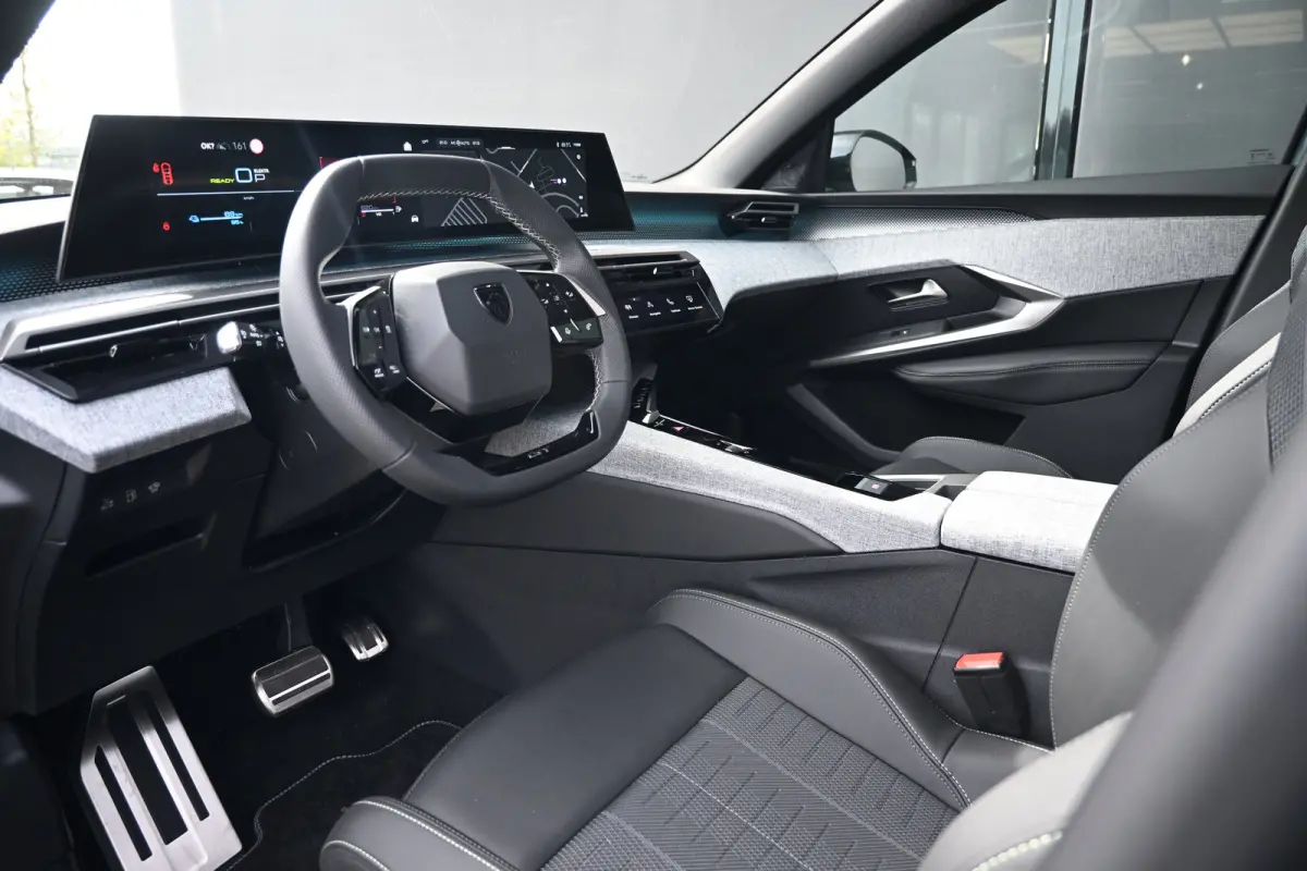 1.6 plug-in Hybrid 195 GT Exclusive Tot 8 Jaar Garantie! | Schuif-/Kanteldak | 7,4kW Lader | Adaptive Cruise | Dodehoek-Detectie | Keyless-Entry |