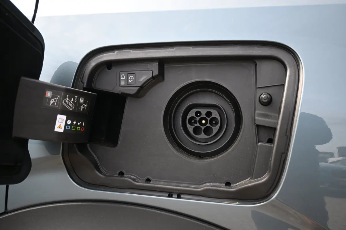 1.6 plug-in Hybrid 195 GT Exclusive Tot 8 Jaar Garantie! | Schuif-/Kanteldak | 7,4kW Lader | Adaptive Cruise | Dodehoek-Detectie | Keyless-Entry |