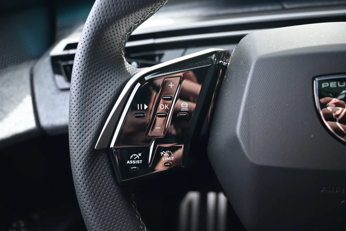 1.6 plug-in Hybrid 195 GT Exclusive Tot 8 Jaar Garantie! | Schuif-/Kanteldak | 7,4kW Lader | Adaptive Cruise | Dodehoek-Detectie | Keyless-Entry |