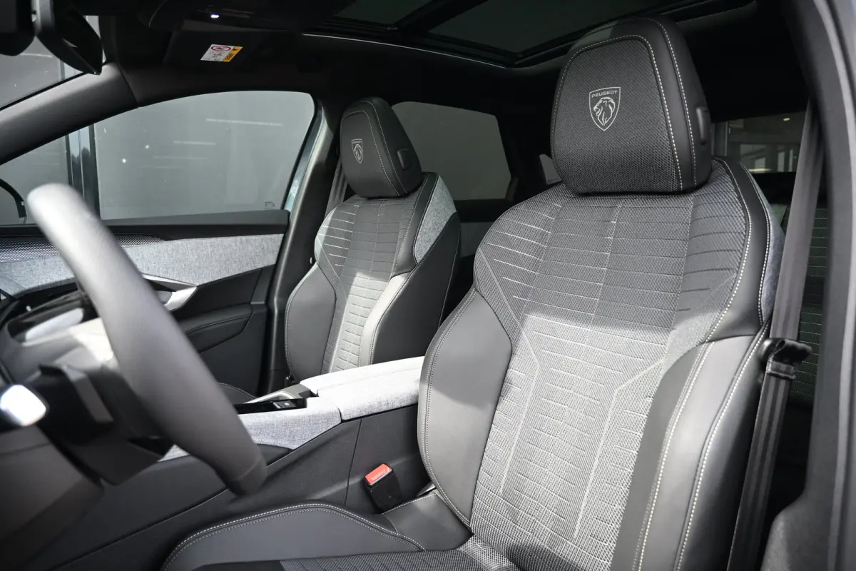 1.6 plug-in Hybrid 195 GT Exclusive Tot 8 Jaar Garantie! | Schuif-/Kanteldak | 7,4kW Lader | Adaptive Cruise | Dodehoek-Detectie | Keyless-Entry |
