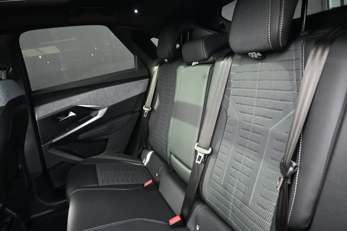 1.6 plug-in Hybrid 195 GT Exclusive Tot 8 Jaar Garantie! | Schuif-/Kanteldak | 7,4kW Lader | Adaptive Cruise | Dodehoek-Detectie | Keyless-Entry |